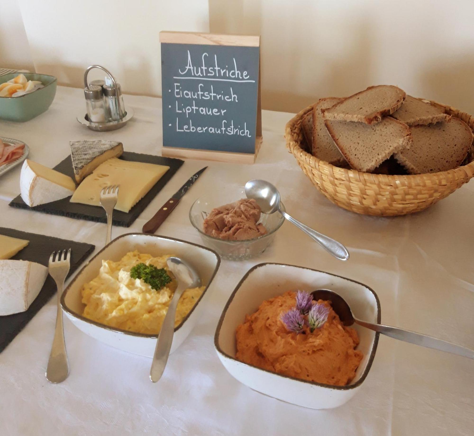 Bed and Breakfast Weinhof Reichmann Sankt Peter am Ottersbach Esterno foto